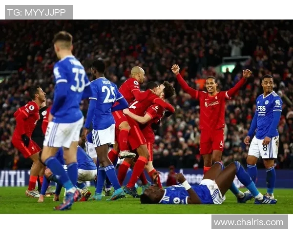 曼城与利物浦激战正酣比分悬念迭起引发球迷热议 曼城与利物浦激战正酣比分悬念迭起引发球迷热议